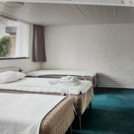 One Floor With 6 And 2 Baths In *