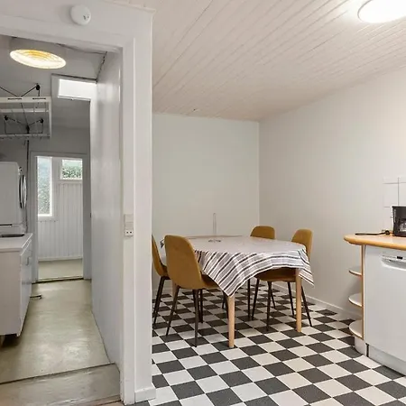 One Floor With 6 And 2 Baths In Villa *