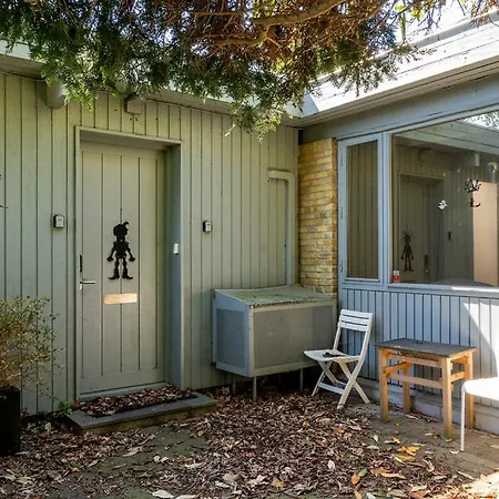 One Floor With 6 And 2 Baths In * Rødby