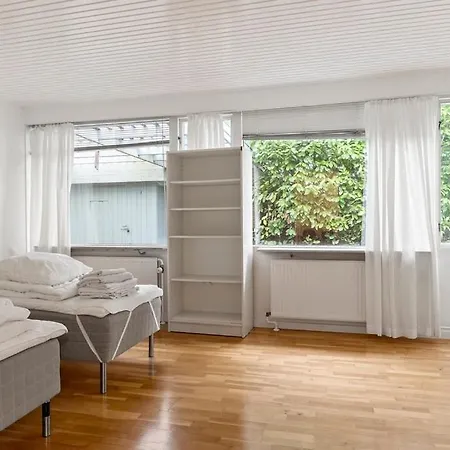 One Floor With 6 And 2 Baths In *