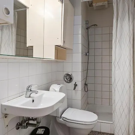 Villa One Floor With 6 And 2 Baths In Rødby