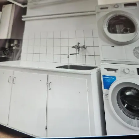 One Floor With 6 And 2 Baths In * Rødby