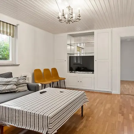 One Floor With 6 And 2 Baths In